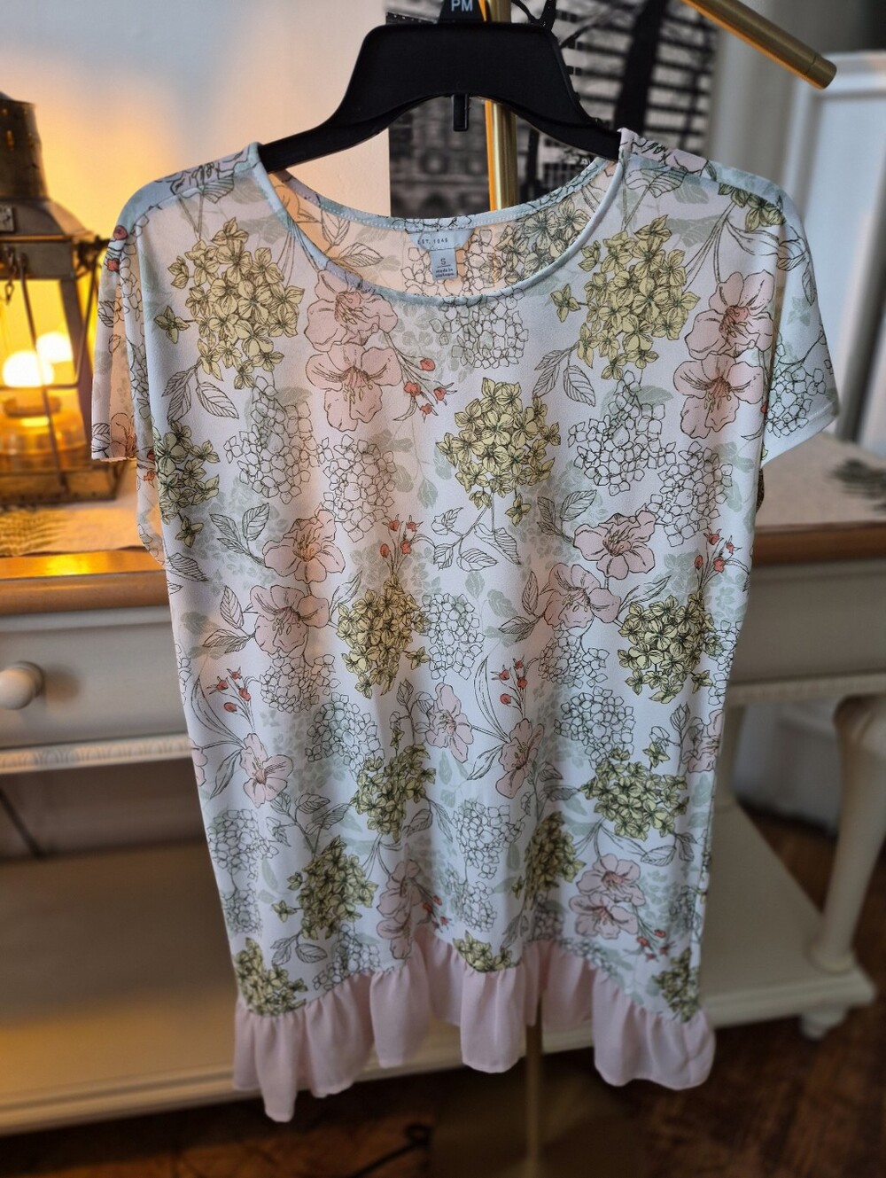 Floral Short-Sleeve Ruffle-Hem Top - White with Green & Pink